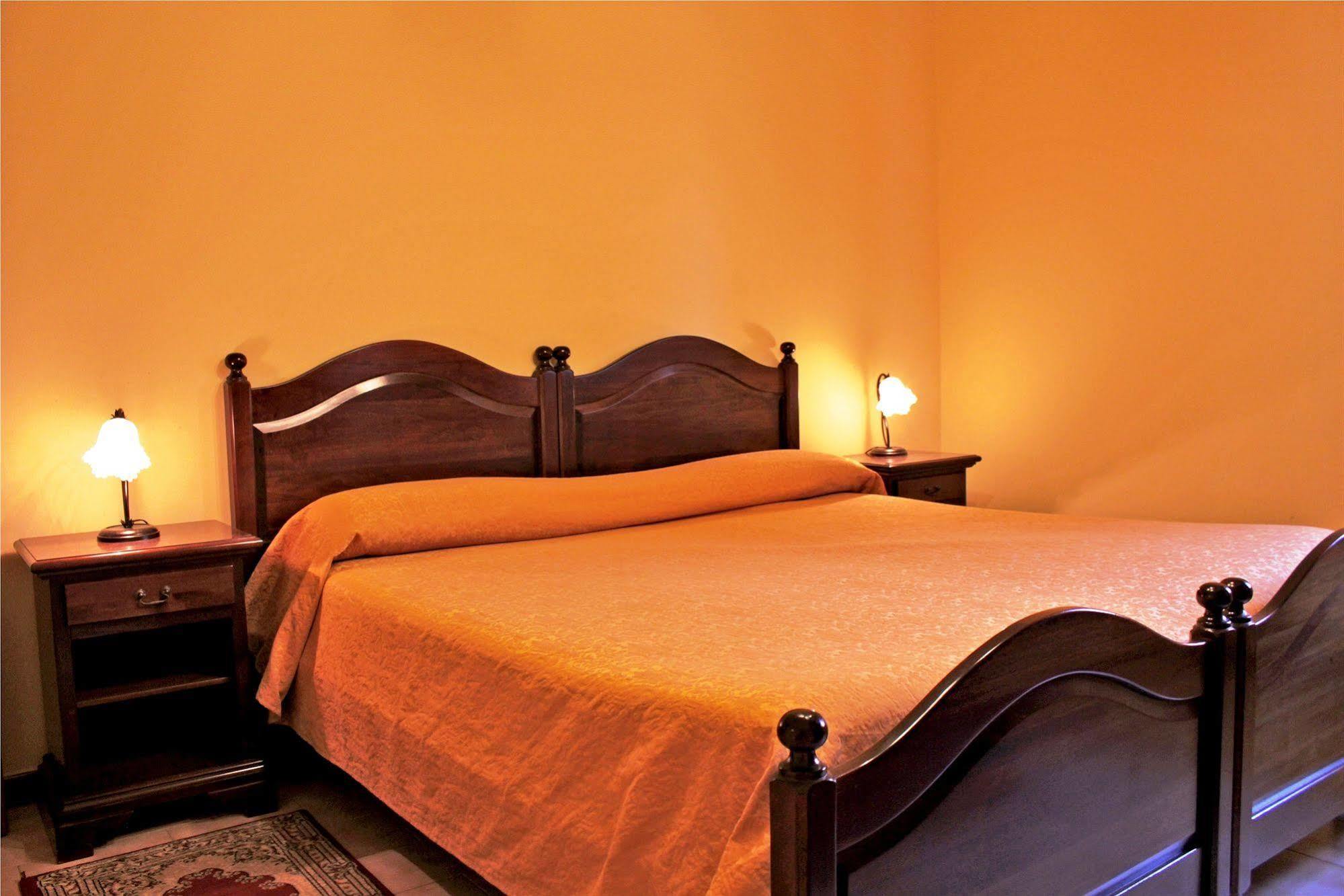 Bed and Breakfast Ai Tre Parchi Bed And Bike Randazzo Esterno foto